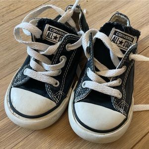 Navy blue converse classic Chuck Taylor 7T